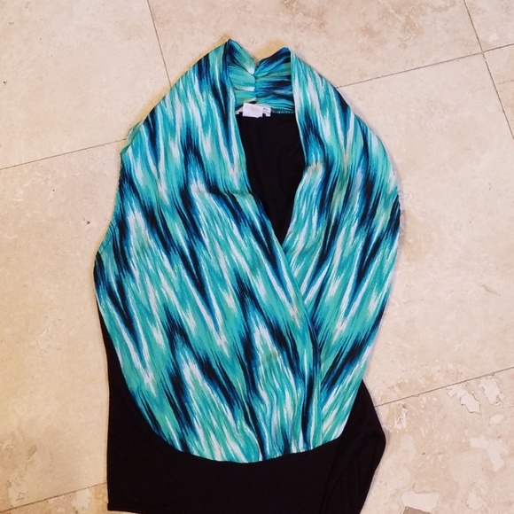 Gorgeous sleveless top - Picture 4 of 5